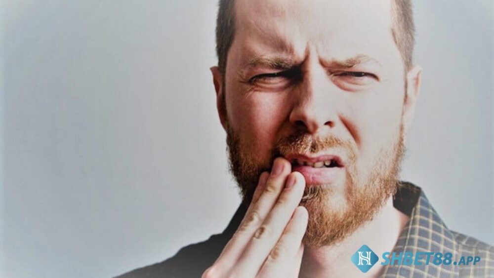 Nằm mơ thấy rụng răng có điềm báo gì? Đánh số mấy? 7 Ngủ mơ thấy người khác bị rụng răng